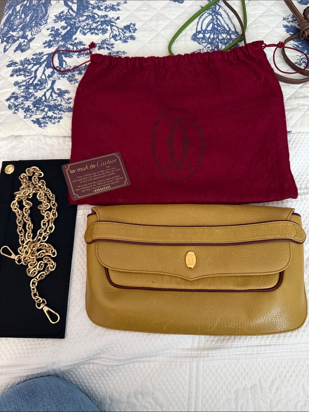 Cartier Must de Cartier Leather clutch with insert and unbranded gold Chain